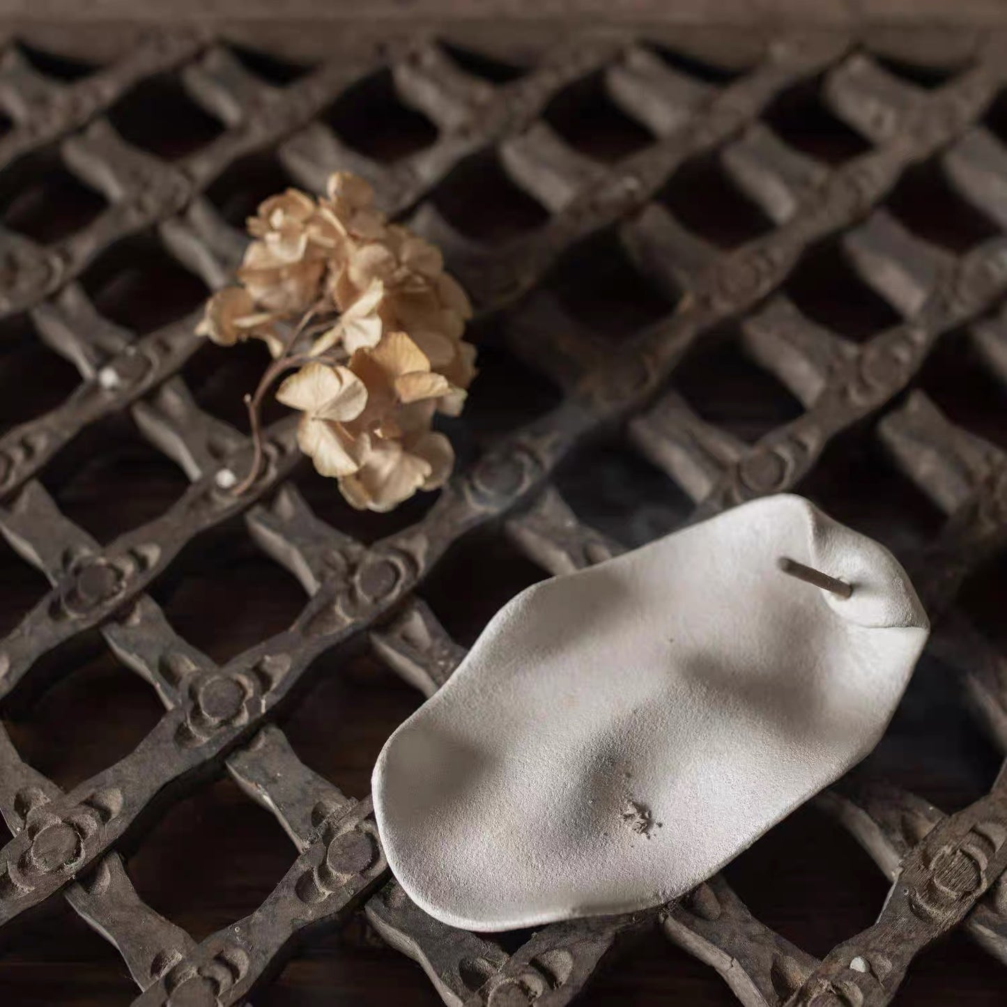 The Silent Form-Incense Holder-Wild Leaf