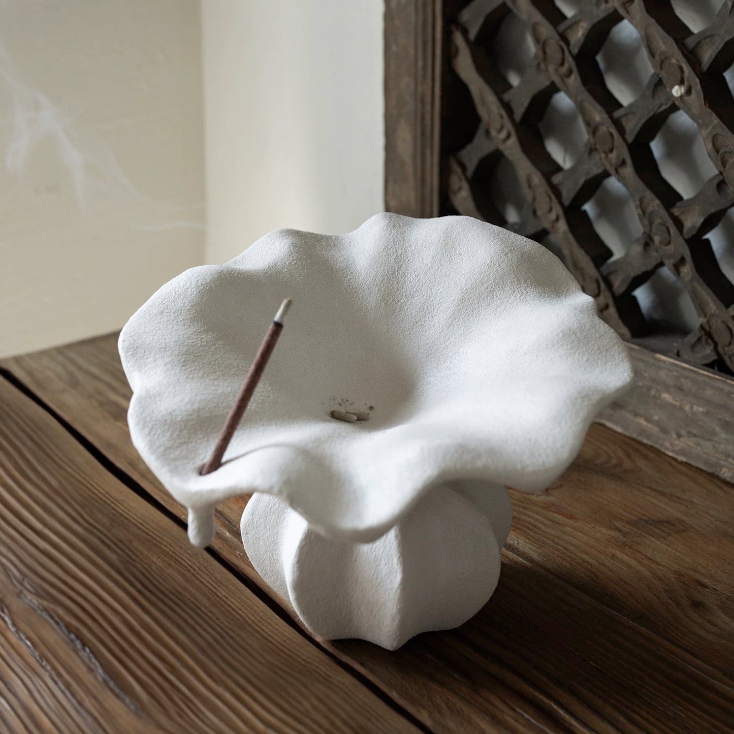 The Silent Form-Incense Holder-Driting Leaves